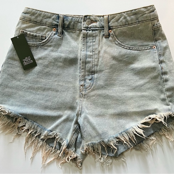 NEW Wild Fable High Rise Shorts Size 8 Light Wash Denim Cutoffs Frayed Hem NWT - Picture 2 of 4